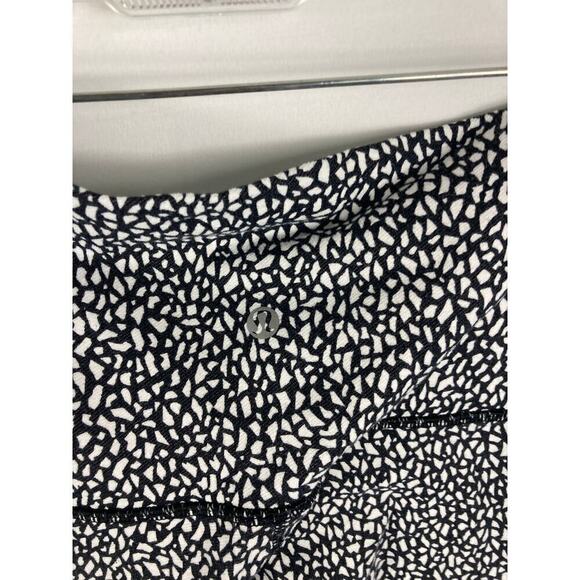 Lululemon Wunder under Crop Hi Rise in Miss Mosaic Black Size Medium - Picture 5 of 7